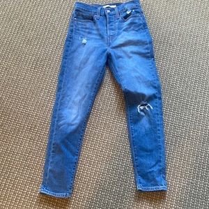 Levi’s size 27